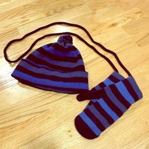 BURBERRY Lambswool Hat and Mitten set